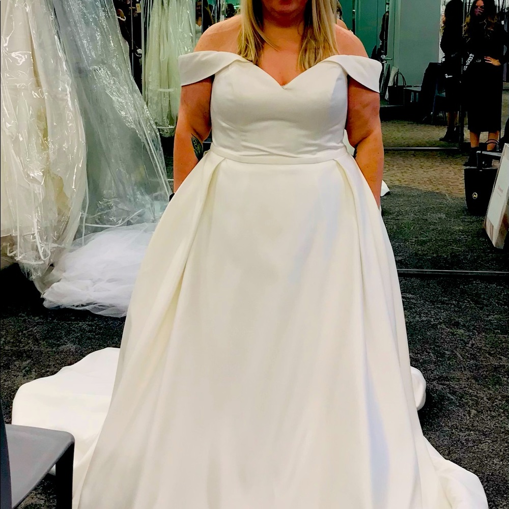 Unaltered Wedding Gown - Size 14